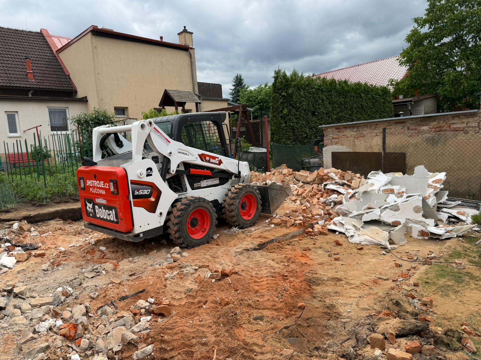 Bobcat – zemní práce